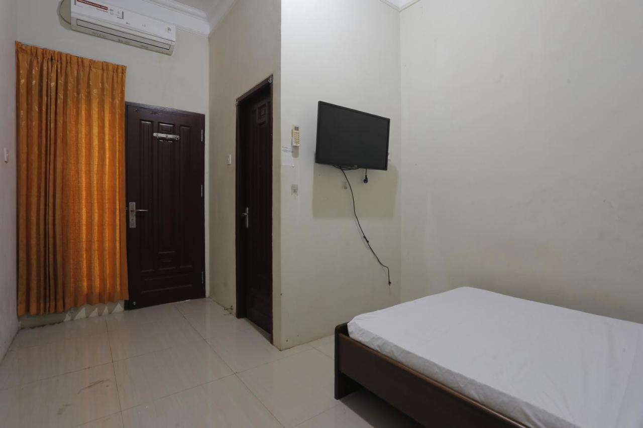 Oyo 93119 Guest House Leo Patra Muara Badak Exteriér fotografie