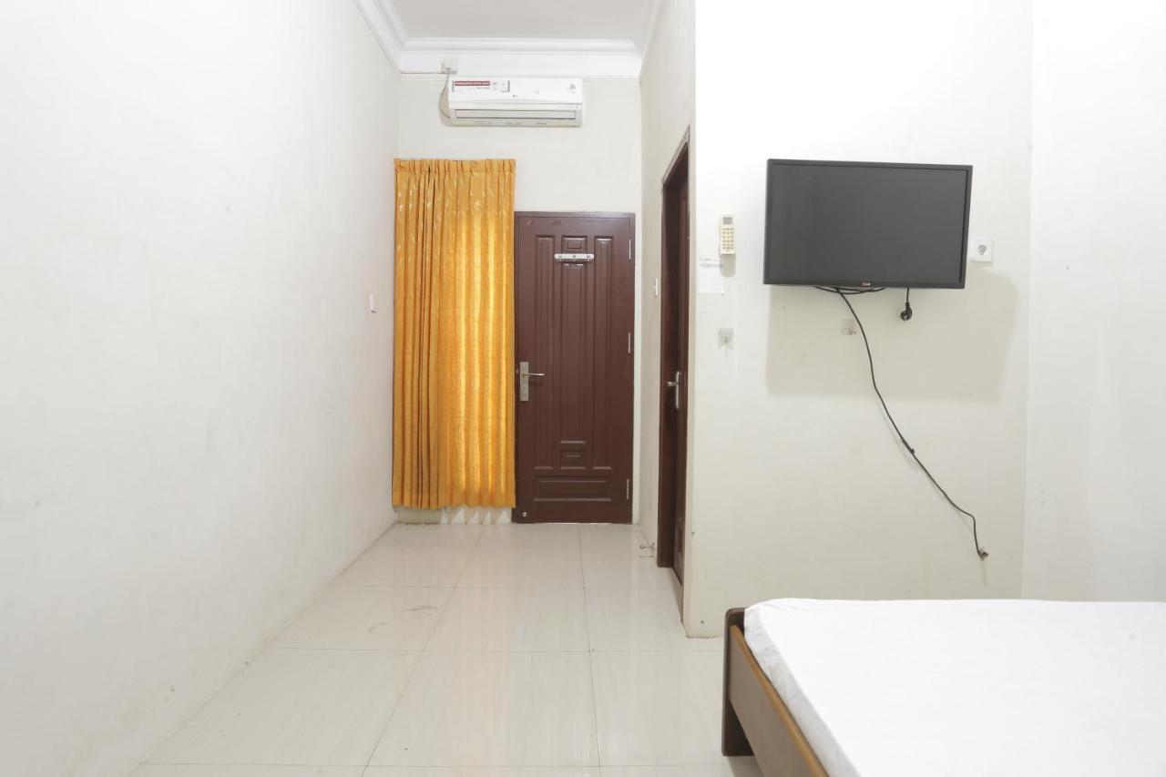 Oyo 93119 Guest House Leo Patra Muara Badak Exteriér fotografie