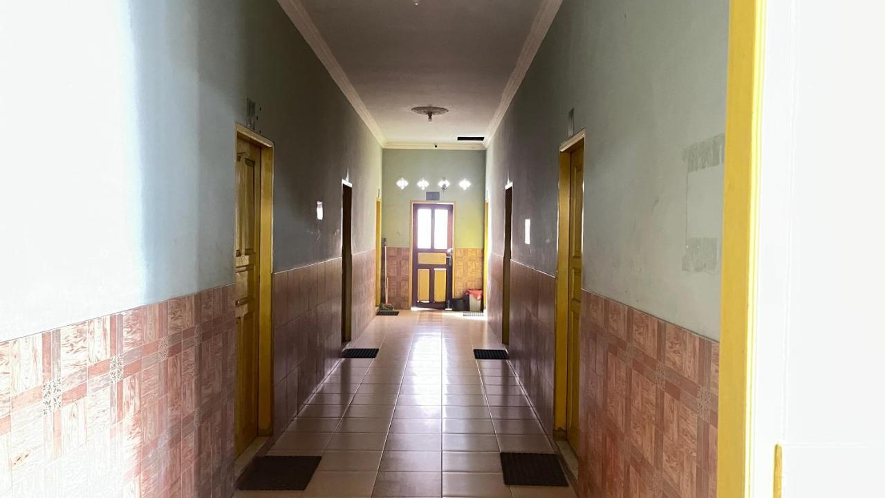 Oyo 93119 Guest House Leo Patra Muara Badak Exteriér fotografie