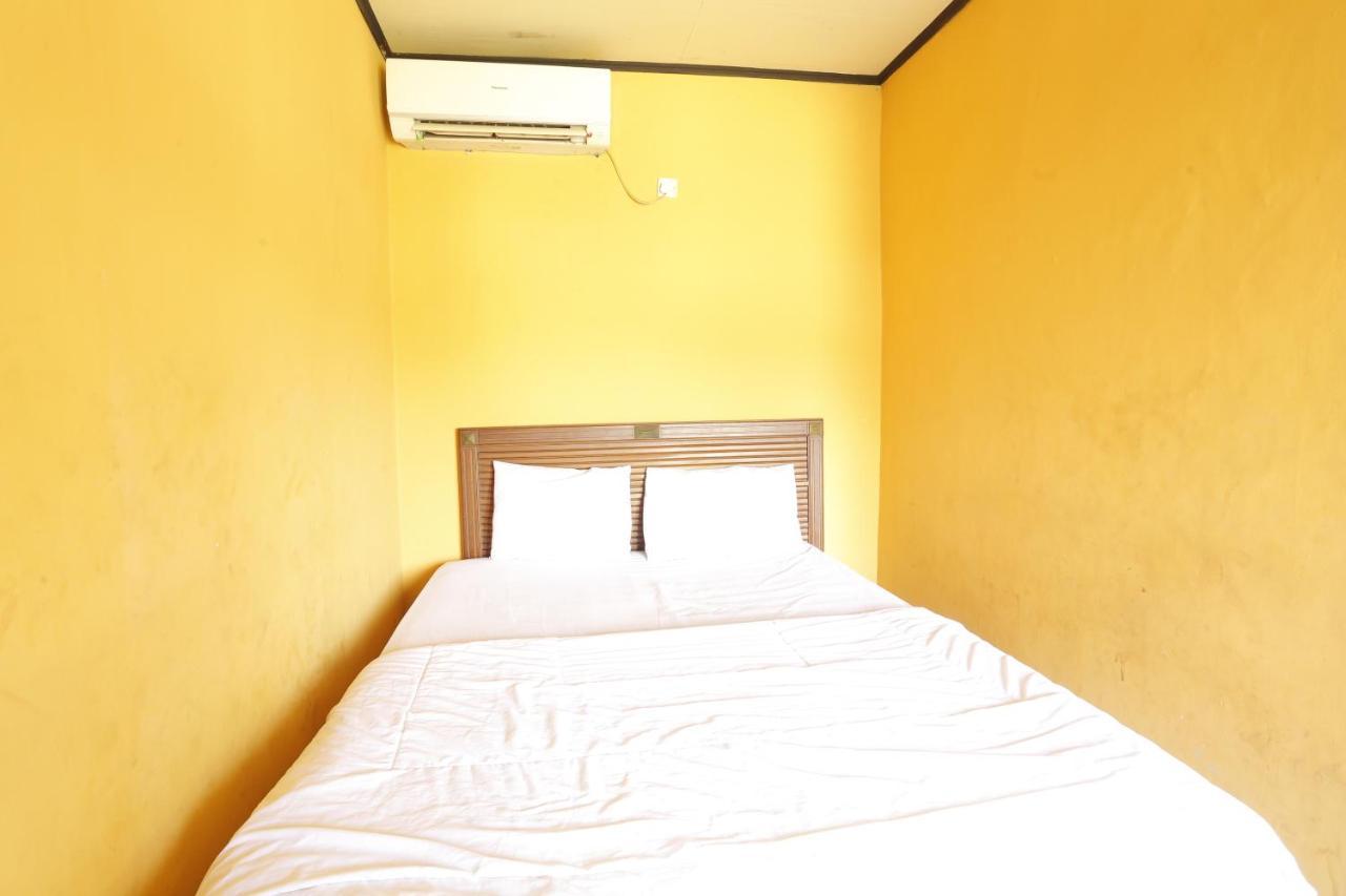 Oyo 93119 Guest House Leo Patra Muara Badak Exteriér fotografie