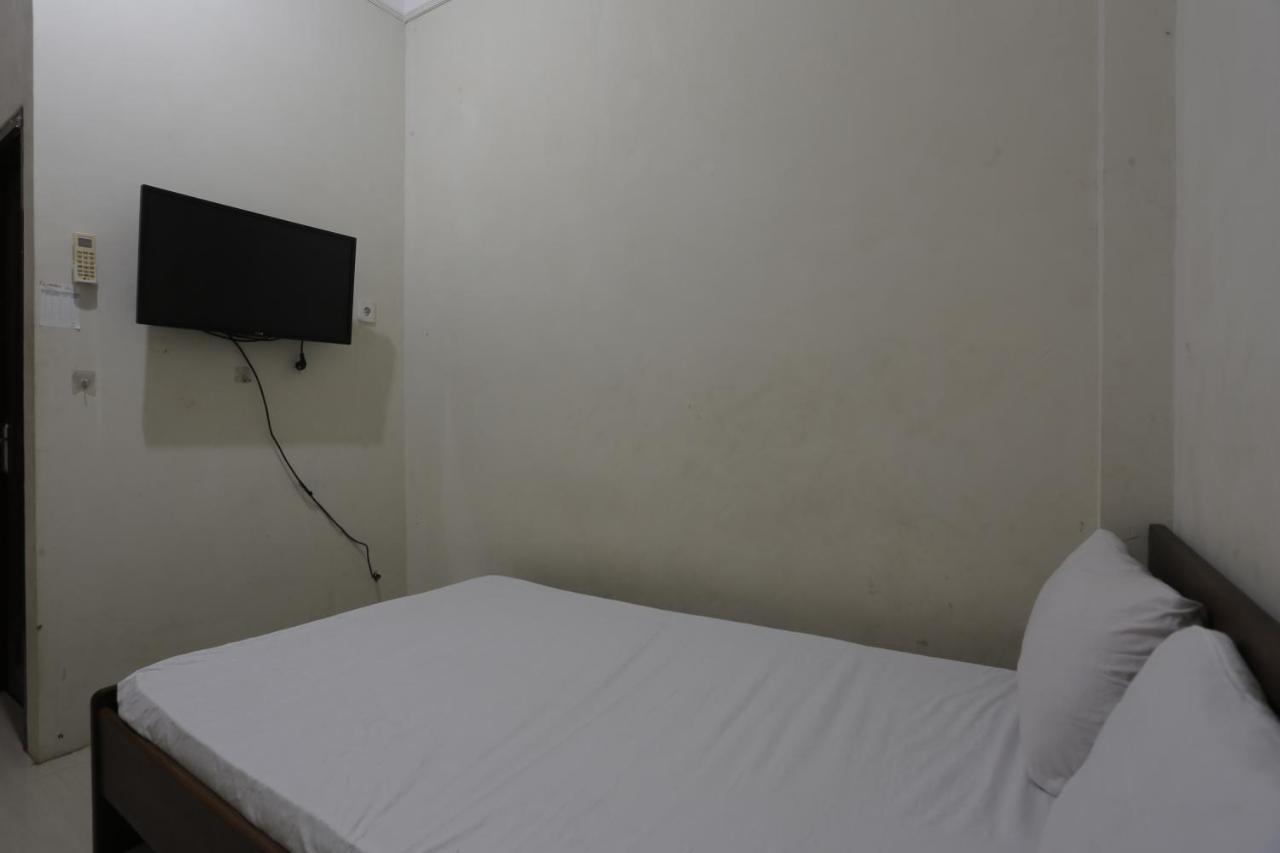 Oyo 93119 Guest House Leo Patra Muara Badak Exteriér fotografie