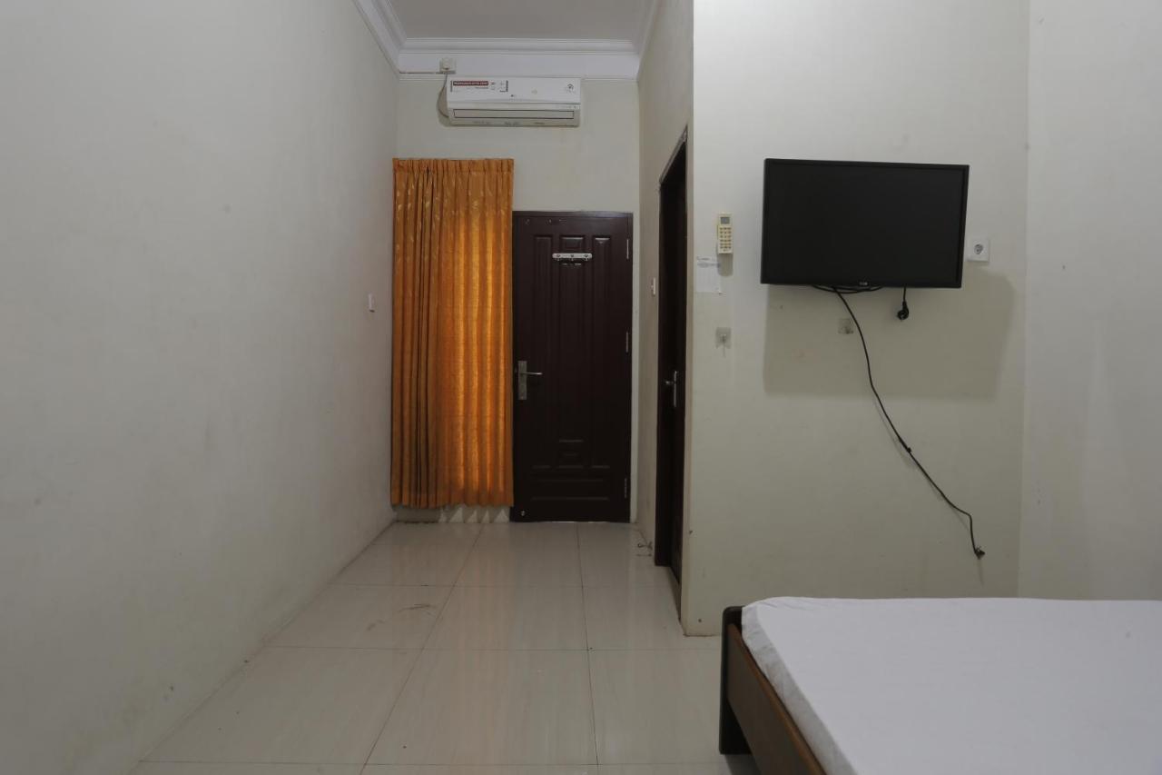 Oyo 93119 Guest House Leo Patra Muara Badak Exteriér fotografie