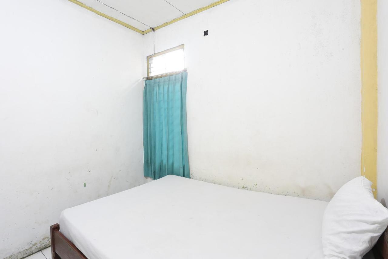Oyo 93119 Guest House Leo Patra Muara Badak Exteriér fotografie