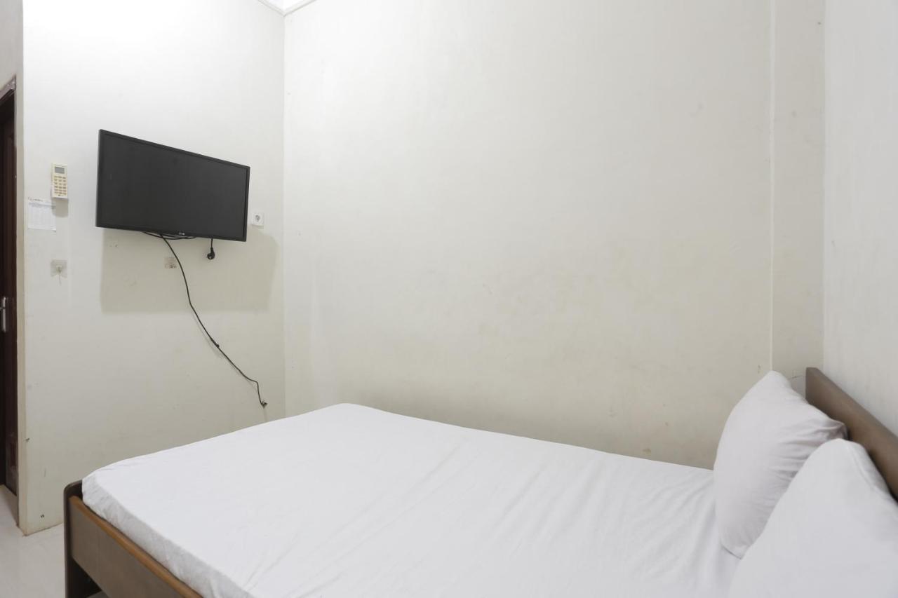 Oyo 93119 Guest House Leo Patra Muara Badak Exteriér fotografie