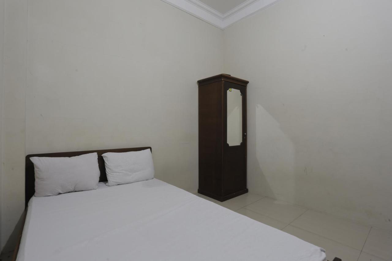 Oyo 93119 Guest House Leo Patra Muara Badak Exteriér fotografie
