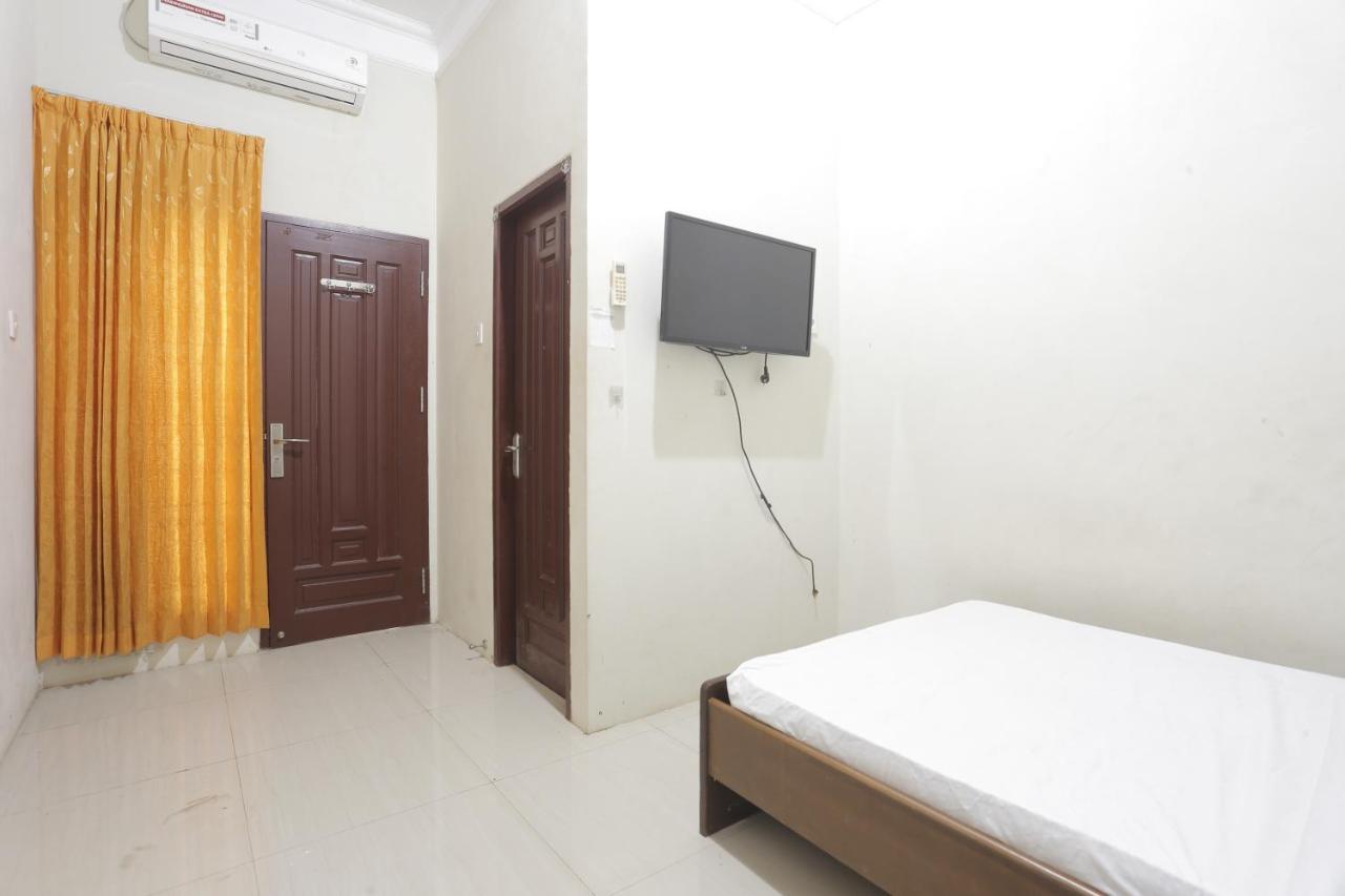 Oyo 93119 Guest House Leo Patra Muara Badak Exteriér fotografie