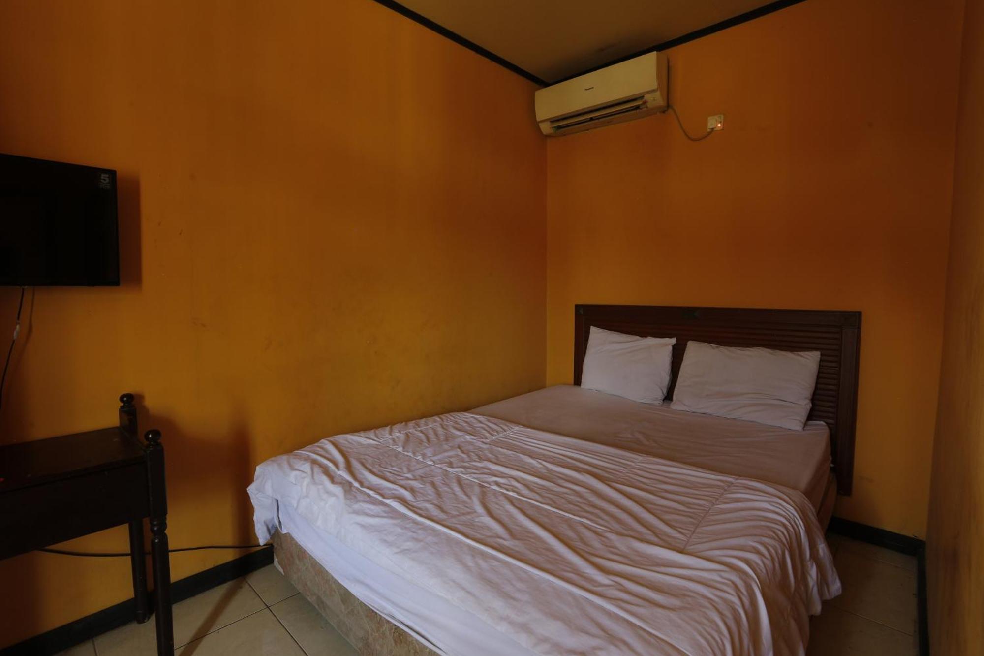 Oyo 93119 Guest House Leo Patra Muara Badak Exteriér fotografie