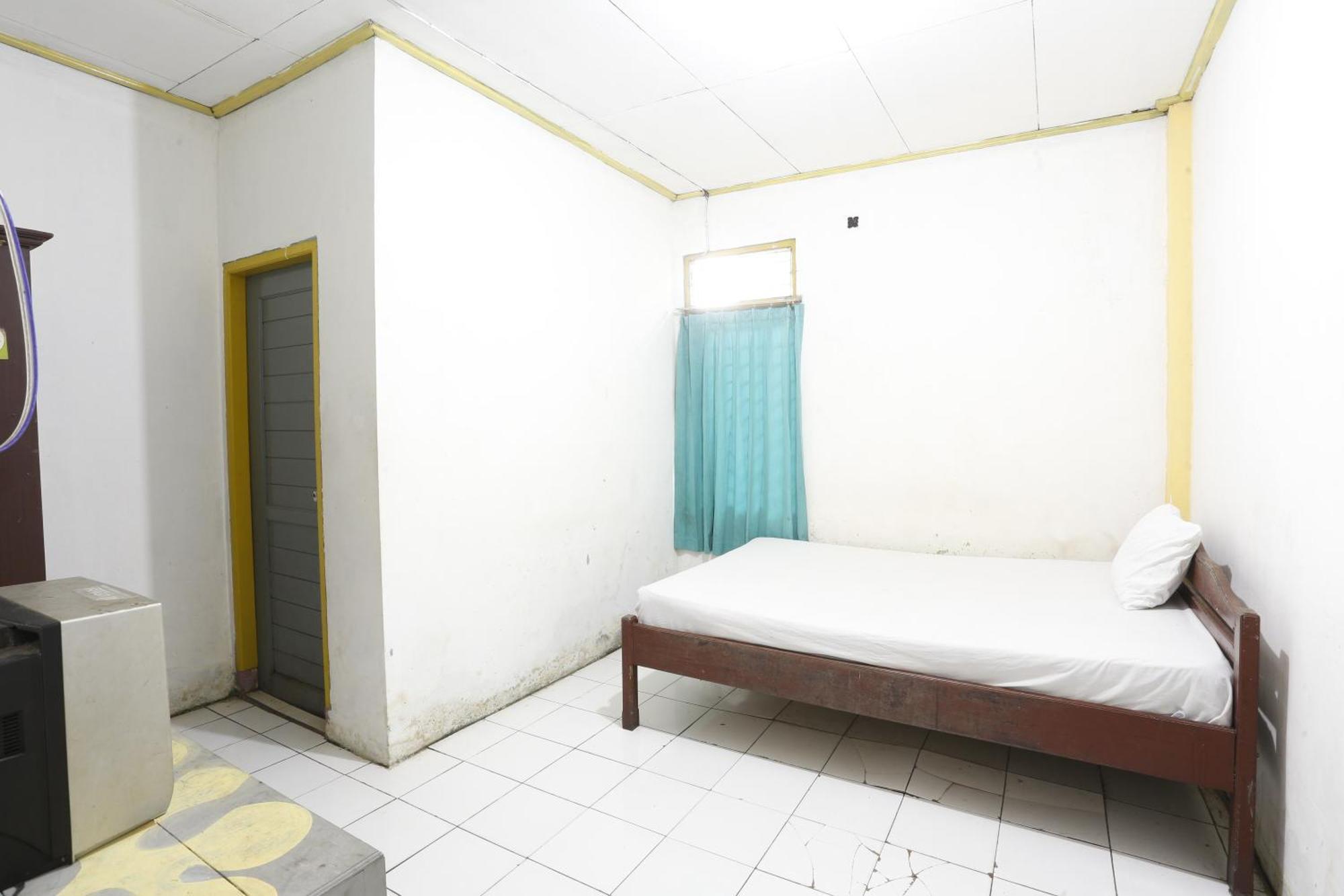 Oyo 93119 Guest House Leo Patra Muara Badak Exteriér fotografie
