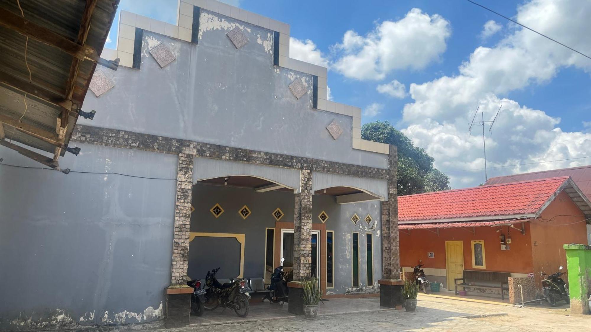 Oyo 93119 Guest House Leo Patra Muara Badak Exteriér fotografie