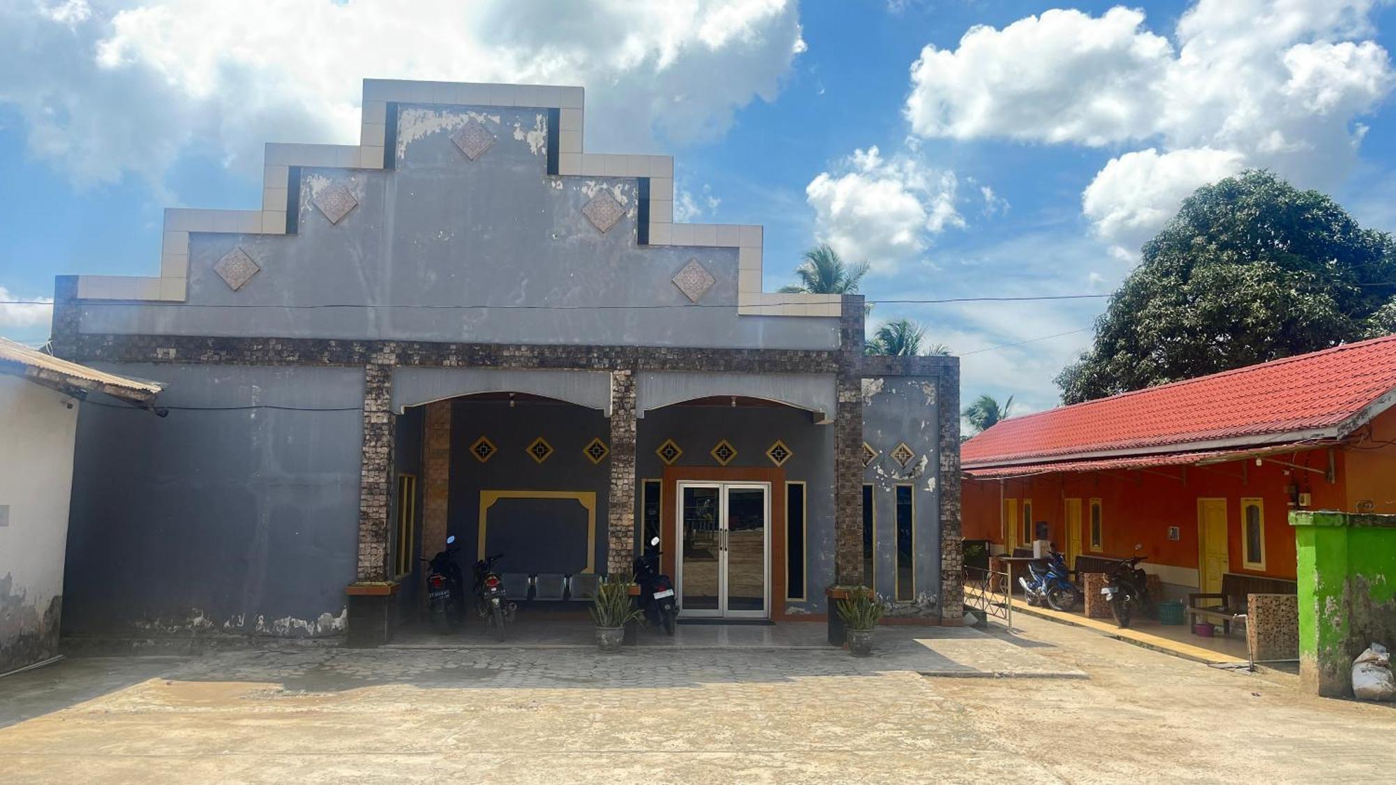 Oyo 93119 Guest House Leo Patra Muara Badak Exteriér fotografie