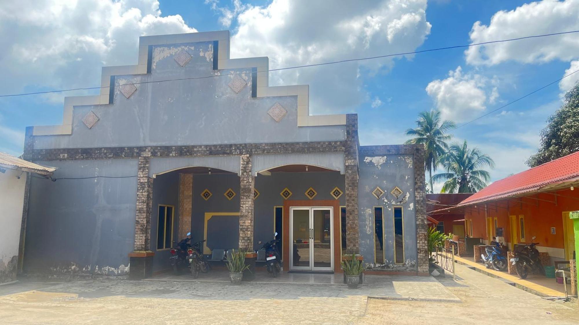 Oyo 93119 Guest House Leo Patra Muara Badak Exteriér fotografie