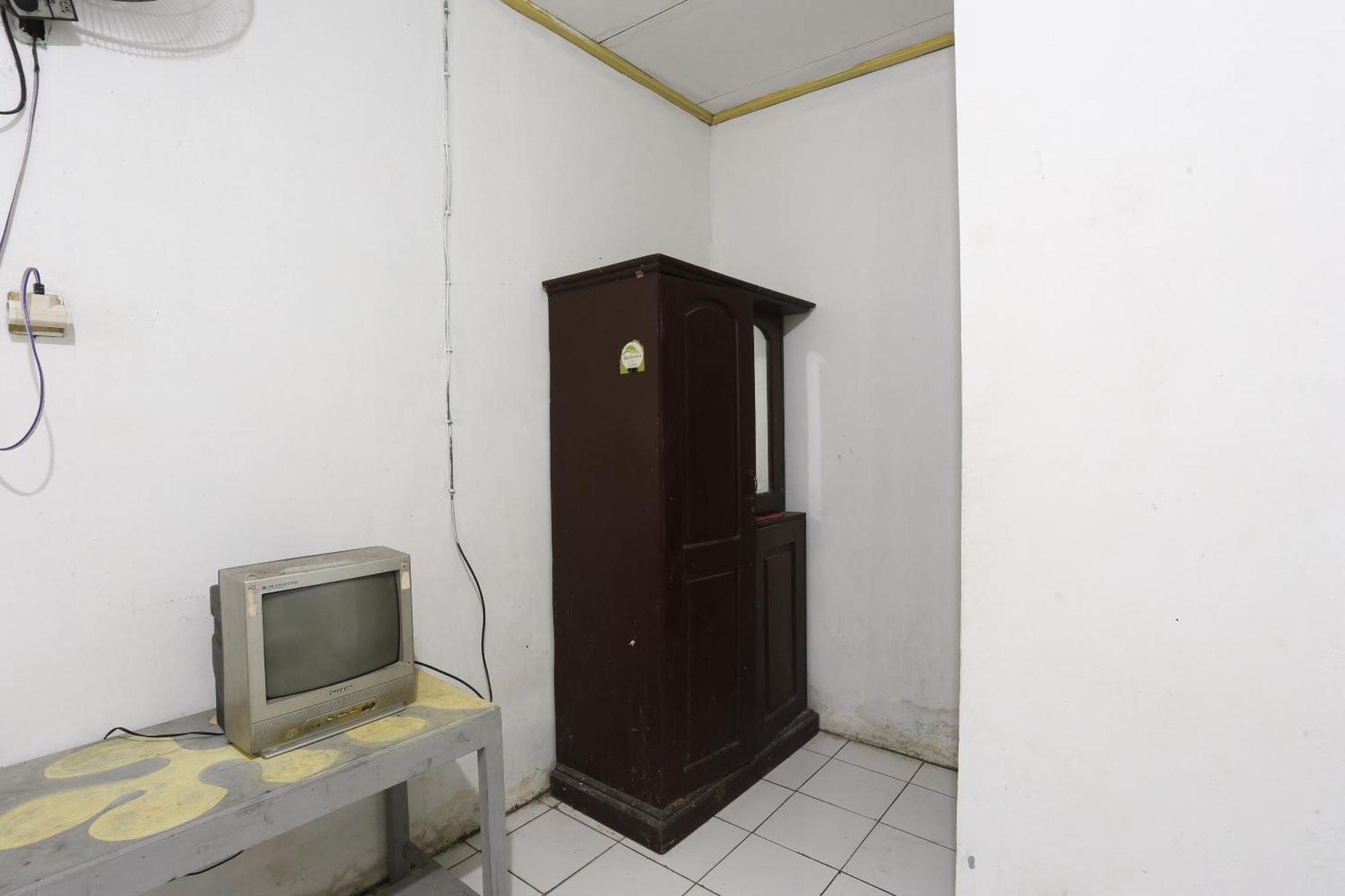 Oyo 93119 Guest House Leo Patra Muara Badak Exteriér fotografie