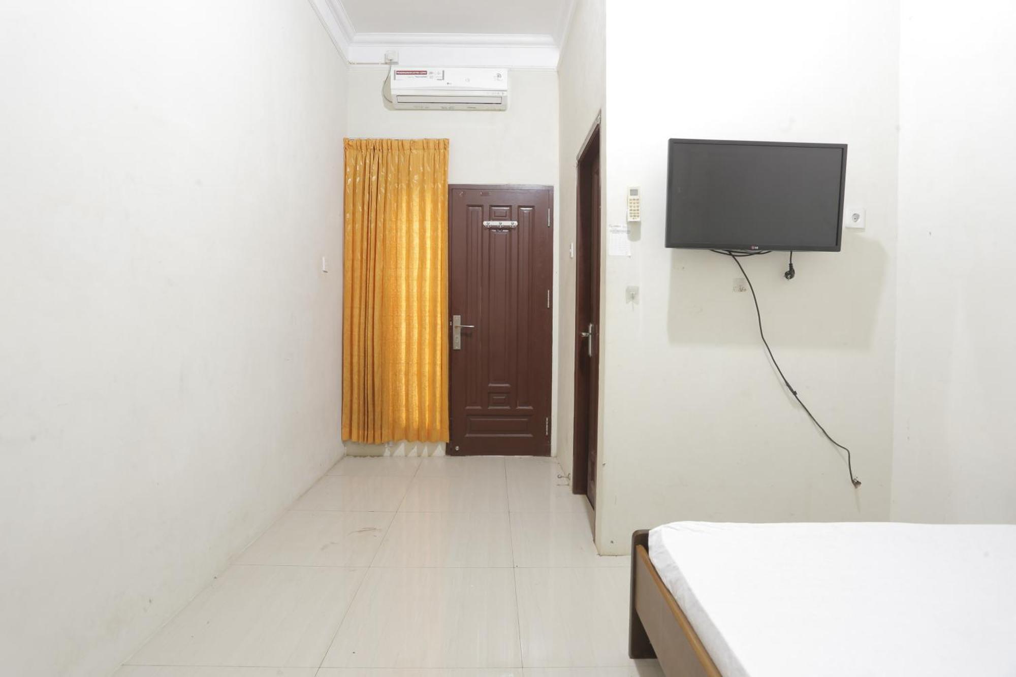 Oyo 93119 Guest House Leo Patra Muara Badak Exteriér fotografie