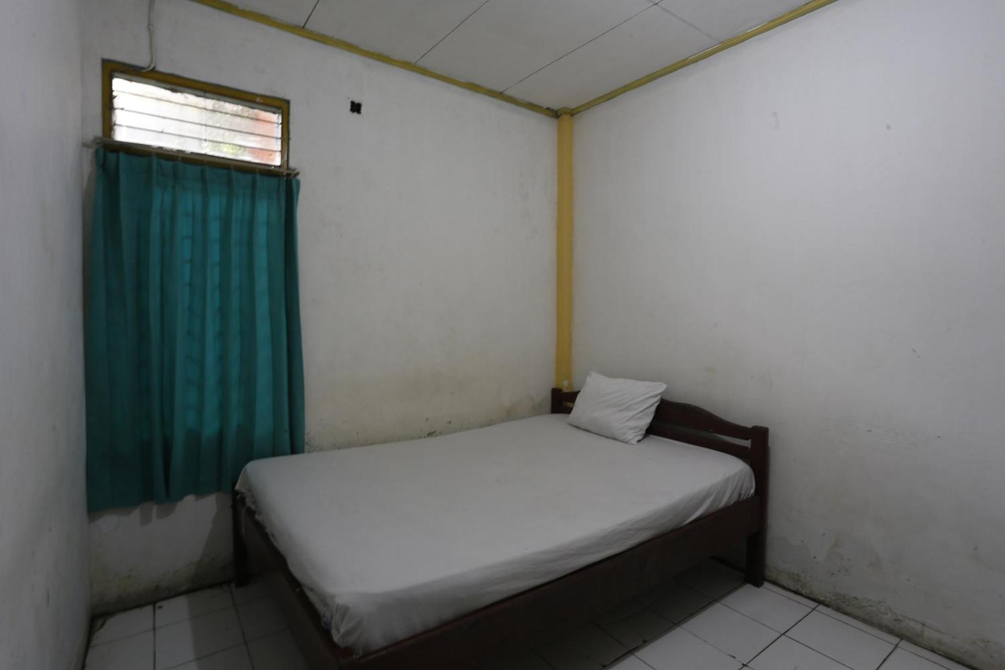Oyo 93119 Guest House Leo Patra Muara Badak Exteriér fotografie