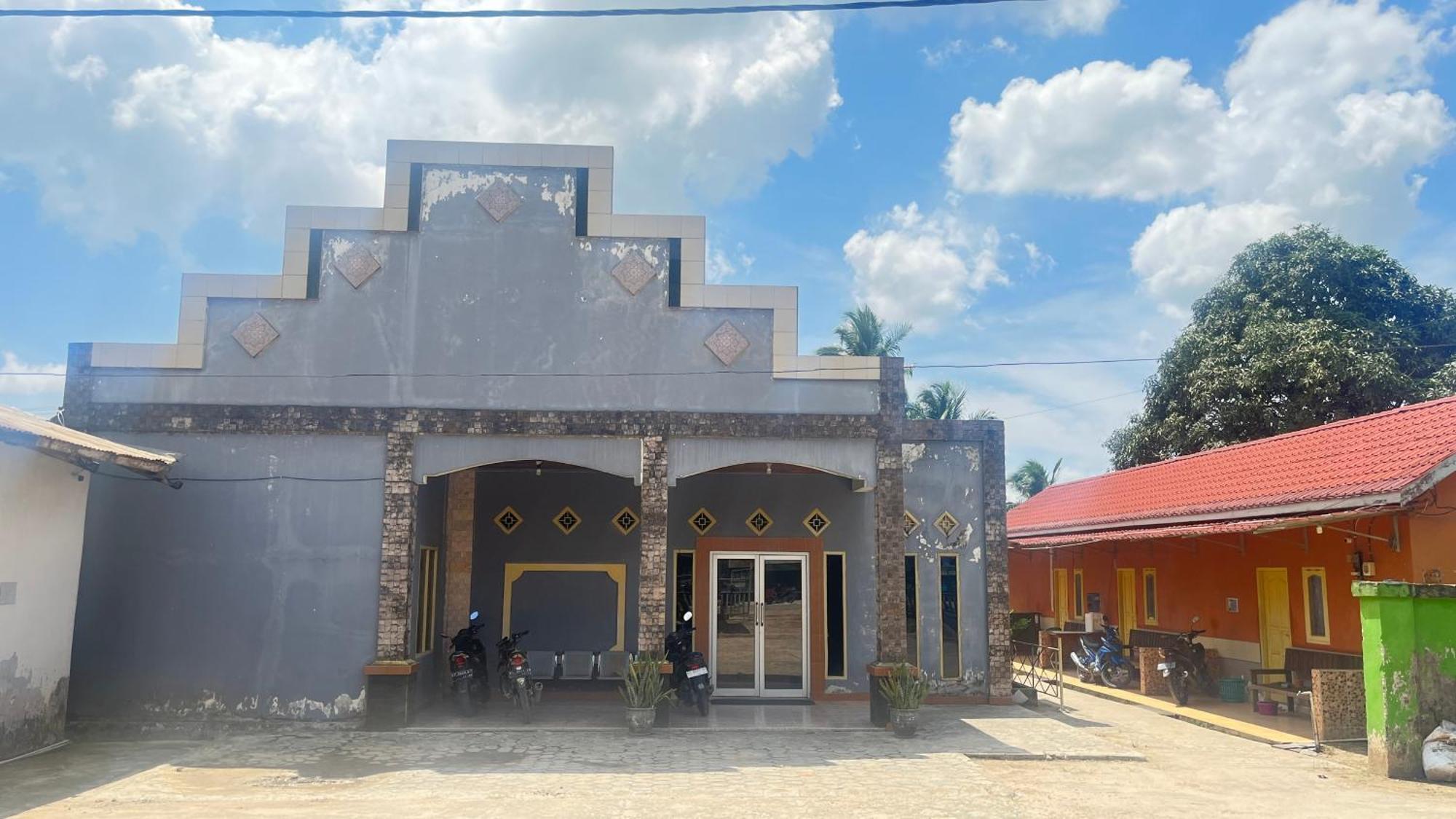 Oyo 93119 Guest House Leo Patra Muara Badak Exteriér fotografie